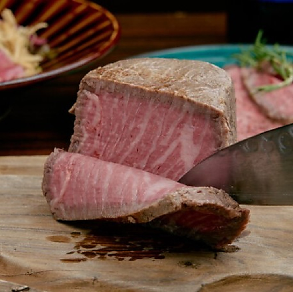 イチオシの絶品！国産黒毛和牛のローストビーフ♪原価出しで数量限定！早めのご注文をお願いします☆