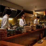 目の前で職人技も。