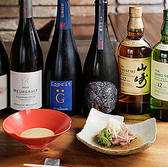 お料理に合う厳選された日本酒に特にこだわり、焼酎やワインも幅広く取り揃えております。なお、すべてのお客様に料理の香りや風味を存分に味わっていただくため、過度な香水のご使用はご遠慮いただいております。他のお客様のご迷惑となる場合は、誠に恐縮ながらご入店をお断りする場合がございます。