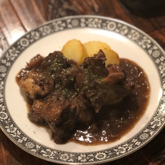 牛テールの赤ワイン煮込み