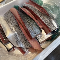 店主自ら早起きして仕入れる！新鮮なお魚さんたち。