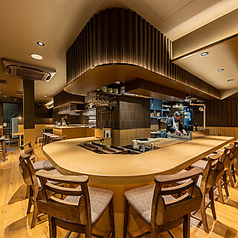 キッチンカウンター10席ございます。