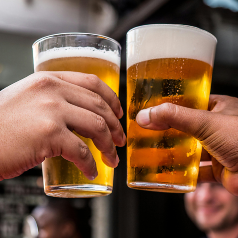 頑張った今日一日に「乾杯」！！楽しい今を、美味しいビールと共に存分に味わう ♪