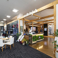 広々とした店内でゆったりお食事をお楽しみいただけます