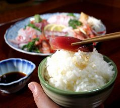 おかげ様で創業100年！の魚屋直営店です。