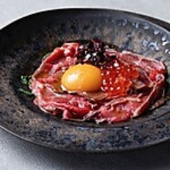 炙り和牛のカルパッチョ いくら卵黄