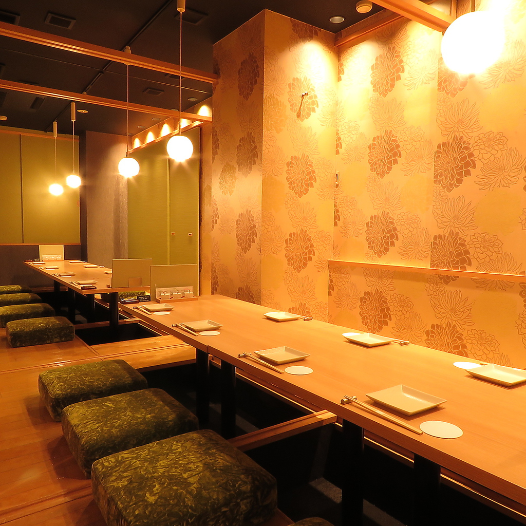 最大宴会人数は30名様までの大人数でのご宴会にも対応可能な完全個室ご用意。博多での同窓会などに！