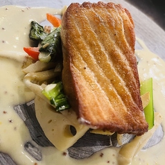 サーモンのムニエルマスタードソース