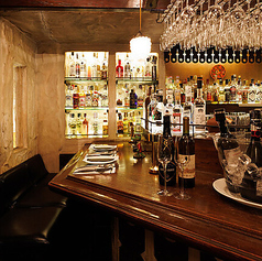 カウンター席も人気のお席です。お酒をさっと楽しみたい時や、デートなどにおすすめです。