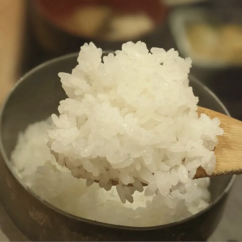 注文を受けてから炊き上げる出来たての羽釜ごはんは必見！