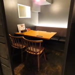落ち着いた雰囲気の店内で接待やデートのお食事を♪