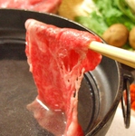 しゃぶしゃぶ…大きくスライスした三田牛をためらうことなく口の中へ!!幸福の瞬間が訪れます。