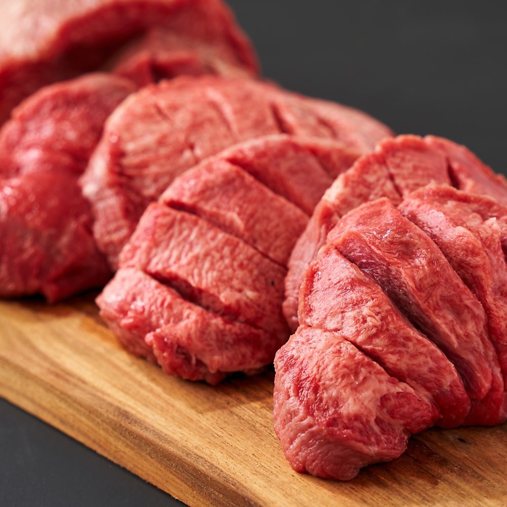 極上の牛タン。当店では「牛タン」をメインにした料理を展開。