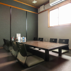 最大9名様でご利用いただけるお座敷個室です。ふすまを外すことで9名様以上でのご利用も可能です。
