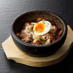 石焼牛すじチーズカレー/石焼ビビンバ