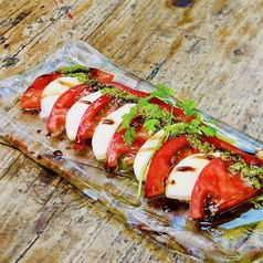 モッツァレラチーズとトマトのカプレーゼ