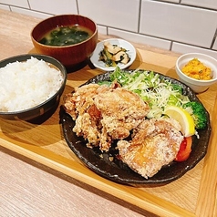 平日ランチは生たまごとご飯のお供も無料でご提供！