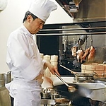 熟練の料理人が地産地消の食材と共に、中国料理の歴史・奥深さをご提供してまいります。