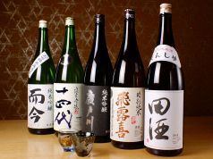 日本酒と鮨で美味しいひと時をお過ごしください。