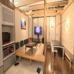 【お座敷席 4名様×2卓】落ち着いた雰囲気の中で、ゆったりとお食事をお楽しみいただけるお座敷席を完備しております。小さなお子様連れのお客様でも安心してお食事を楽しんでいただけるよう、広々としたスペースを確保しています。ご家族でリラックスした時間をお過ごしいただける空間です。ぜひお気軽にご利用ください!