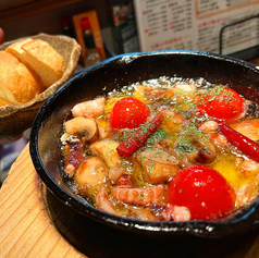 タコとトマトのアヒージョ