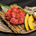 料理メニュー写真&nbsp;極厚！道産牛のかたまり肉 ガーリックバター