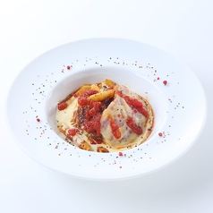 ハンバーグステーキ　ラザニア風濃厚チーズソース　厚切りベーコンを添えて