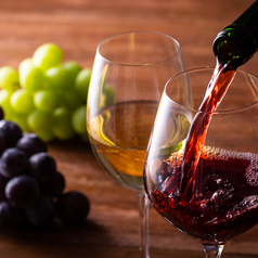 肉料理を引き立てる厳選ワインラインナップ