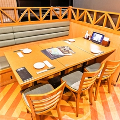 少人数のご利用も大歓迎!気軽なお食事にも最適な店内です。