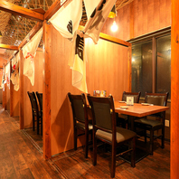 《川崎で宴会》木を基調とした落ち着きのある店内