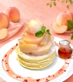 料理メニュー写真&nbsp;まるごと国産桃のパンケーキ