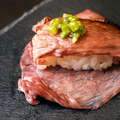 料理メニュー写真 和牛焼きしゃぶ寿司(一貫)