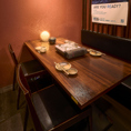 門前仲町木村屋の２階の個室。宴会や会食に最適なお席です。広々としたテーブル席ですので、席移動もしやすく落ち着いてお食事をお楽しみいただけます。宴会コースはすべて生ビール付き飲み放題がついております！九州名物料理と美酒をお楽しみください。銘柄焼酎や日本酒のお得な飲み放題付きコースも多数ご用意してます！