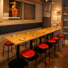 【合コンや飲み会に最適なお席】程よい賑わいと居心地の良さが魅力のお席は、合コンや各種飲み会にぴったり。会話が弾みやすいレイアウトで、初対面同士でも自然と距離が縮まります。料理やドリンクの提供もスムーズなので、時間を気にせず盛り上がれるのもポイント。気の合う仲間と、楽しいひとときをお過ごしください。