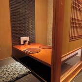 木を基調とした落ち着いた雰囲気の店内は接待や会食、記念日など特別な日のお食事にもご利用いただけます。