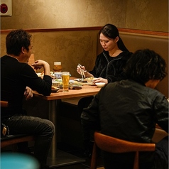 お二人席もご用意しております。大切な方とお愉しみください。