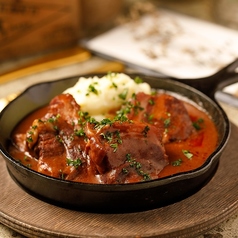 豚バラ肉の赤ワイン煮込み