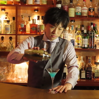 ハーブを使用したカクテルと多彩なフレーバードワイン