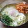 たっぷりお肉とお酒を楽しんだ後の〆に欠かせないのが、この韓国冷麺。コシの強い盛岡風の麺に、出汁の効いたキンキンに冷えたスープがよく絡みます。お好みでキムチの辛味や酢の酸味を加えれば、さらにさっぱりとした味わいに。つるっとした喉ごしで、お腹いっぱいでもペロリと食べられる、最高の後味をお約束します。