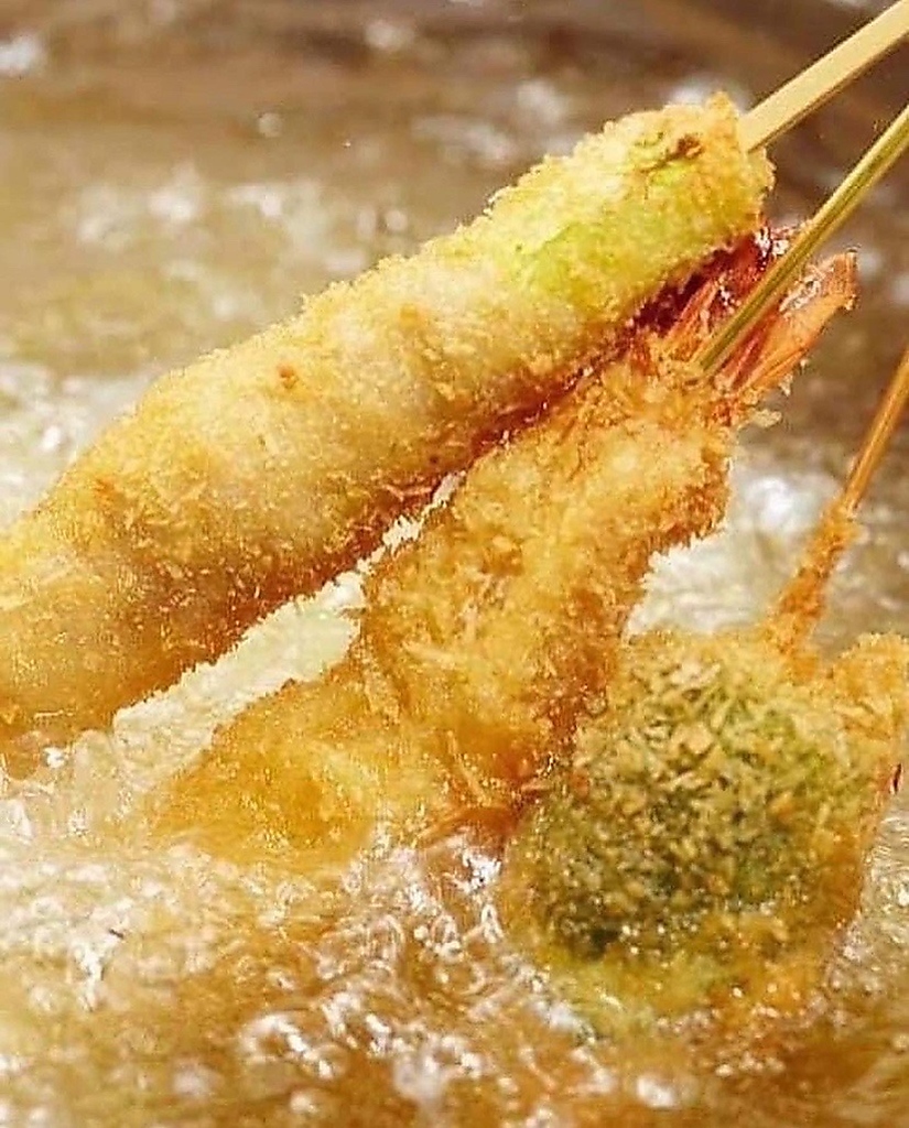 当店自慢のカラッと揚がったサクサクの串カツ！