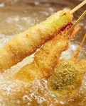 当店自慢のカラッと揚がったサクサクの串カツ！