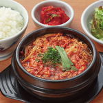 焼肉以外にも本格的な韓国料理をご堪能！
