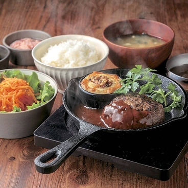 黒のハンバーグ PRODUCED by 和牛焼肉 LIEBEの雰囲気1