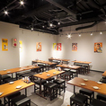 大人数の宴会に最適な当店では、60名様までの貸切が可能です。会社の飲み会や結婚式の2次会など、広々とした空間でプライバシーを確保しながら特別なイベントをお楽しみいただけます。お気軽にご相談ください！思い出に残るひとときを演出します。