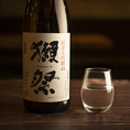 お料理に合わせた日本酒、焼酎やウイスキーの銘柄酒を多数ご用意！コースは全て3時間飲み放題付で、銘柄酒含むプレミアム飲み放題への変更は+500円と、お手頃価格にて変更可能◎2時間飲み放題単品コースのご用意もあるので、自慢のお料理と合わせてリーズナブルにご堪能も可能♪