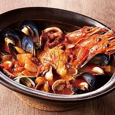 トスカーナ伝統の味！魚介の旨味が凝縮した土鍋で作るリヴォルノ風カッチュッコを堪能♪の写真