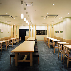 おひとり様でも気軽に立ち寄れる◎カウンター席もございます。