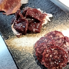 馬つまみ3種（カルパス、タンの燻製、生ハム）