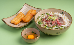 ≪おすすめはコレ≫栄養たっぷり！牛肉フォーのコンボ1485円◇揚げパンと半熟卵が付いたお得なセット◎の写真