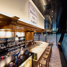 【デートや友人との会話に◎】 カウンター席は、落ち着いた雰囲気で2人の会話を楽しむのにぴったりな空間です。じっくり料理と会話を楽しみながら特別なひとときをお過ごしください。